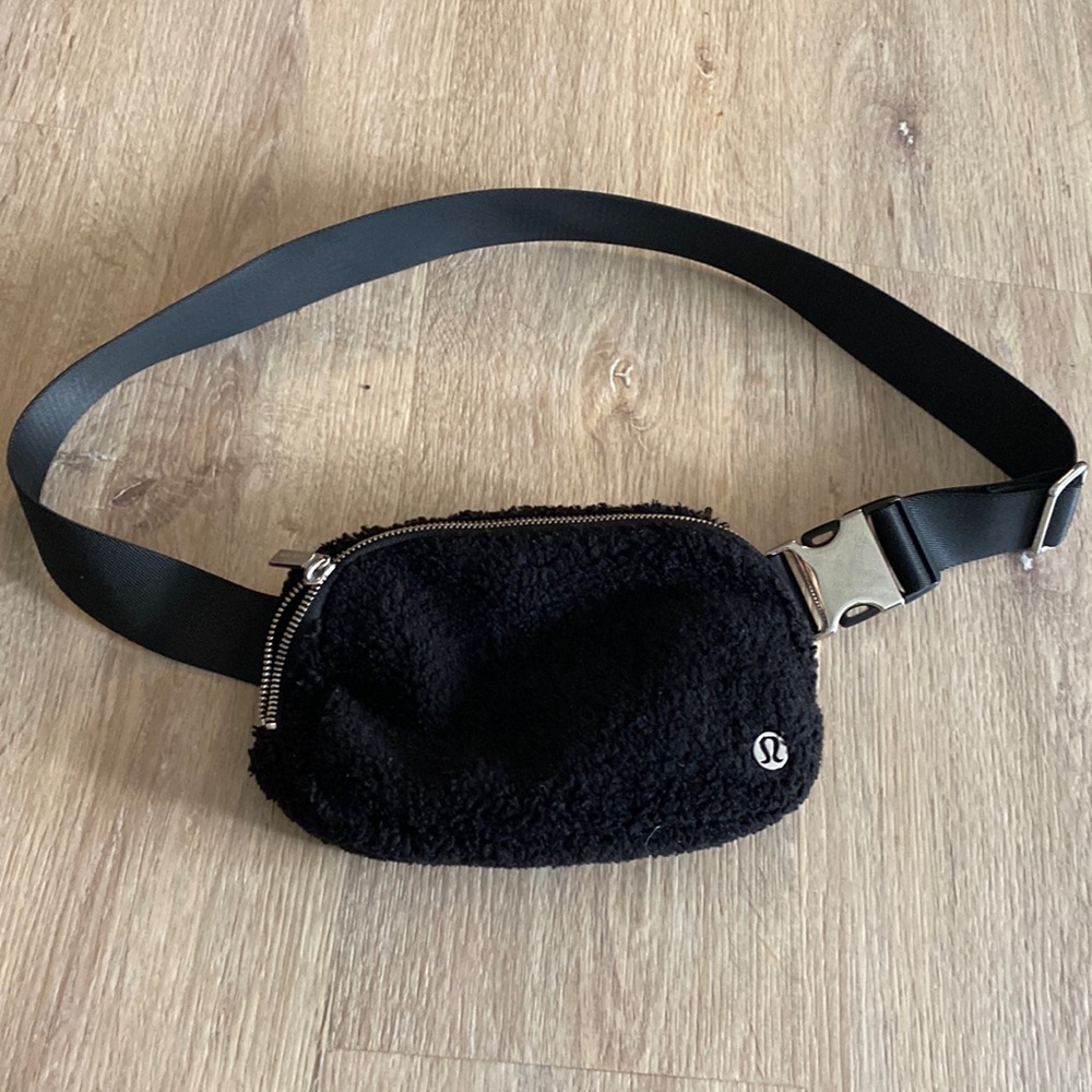 Lululemon belt bag